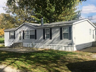 5 E National St, Pocahontas, IL 62275