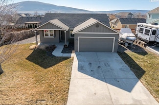 2035 Crab Apple Cir, West Richland, WA 99353
