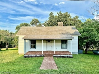 108 Village Ave, Randleman, NC 27317