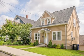 15 Smith St, Danbury, CT 06810