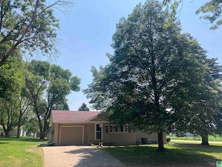 650 S 7th St, Akron, IA 51001
