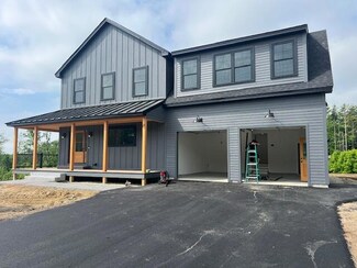 21 Eagles Ln, Falmouth, ME 04105