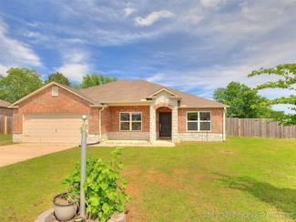 2108 Walnut Hill Ln, Claremore, OK 74019