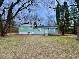 8390 N Fox Hollow Rd, Bloomington, IN 47408
