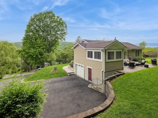 53 Lakeview Rd, Carmel, NY 10512