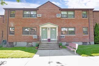 57-47 246th Crescent Unit 1, Little Neck, NY 11362