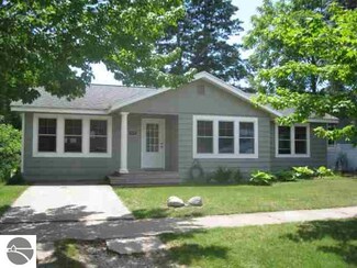 113 Ottawa St, Elk Rapids, MI 49629