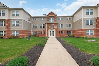 23002 Chandlers Ln Unit 345, Olmsted Falls, OH 44138