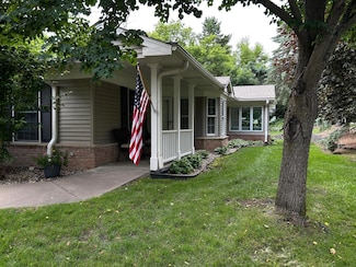 5220 Spring Cir, Excelsior, MN 55331