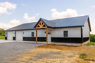 142 Oak Rd, Harrisburg, IL 62946