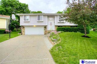 8725 Sarpy Cir, Omaha, NE 68127