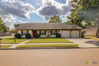 406 Hampshire St, Victoria, TX 77904