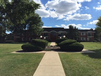 6 Huntington Cir Unit 15, Naperville, IL 60540