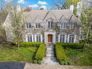 401 Glendale Ave, Oak Brook, IL 60523