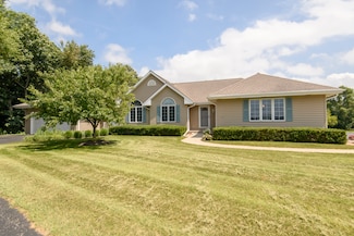 548 Kettle Moraine Dr Unit 1, Eagle, WI 53119