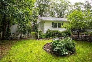 106 Winona Rd, Mount Pocono, PA 18344