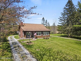 957 Western Rd, Castleton On Hudson, NY 12033
