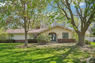 N26W22252 Ridgewood Ln, Waukesha, WI 53186