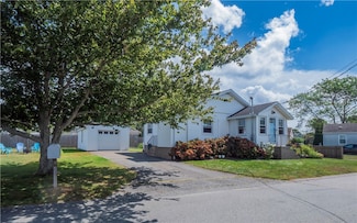 15 Seascape Ave, Middletown, RI 02842