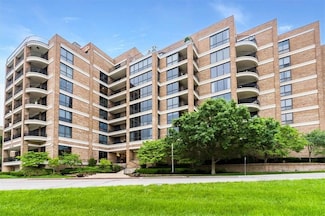 433 Ward Pkwy Unit 2s, Kansas City, MO 64112