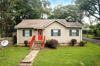 215 Peach Ave, McComb, MS 39648