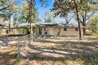 876 E Walnut Ave, Crestview, FL 32539