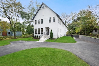 1302 Waukegan Rd, Northbrook, IL 60062