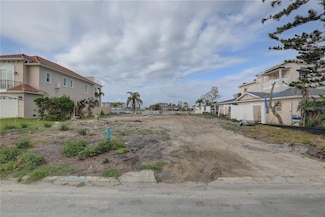 11100 5th St E, Treasure Island, FL 33706