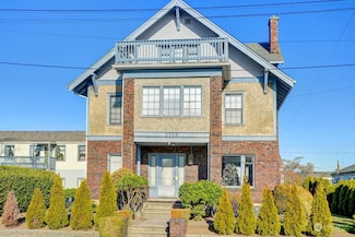 2515 Belvidere Ave SW, Seattle, WA 98126