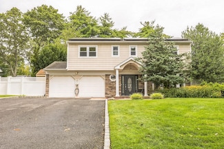 21 Tulipwood Dr, ComMacK, NY 11725