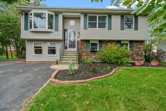 23 Lawrence Ave, Latham, NY 12110