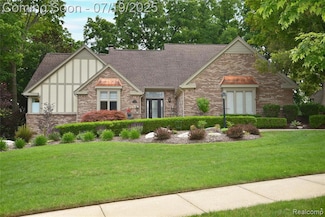 6514 Shagbark Dr, Troy, MI 48098