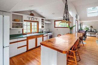 496 Lamberts Cove Rd, Vineyard Haven, MA 02568