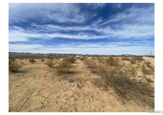 661 S Glen Canyon Rd, Golden Valley, AZ 86413