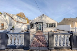24 Commander Ave, Hempstead, NY 11550
