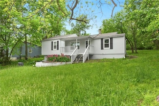 405 Bellemere Rd, Blue Springs, MO 64015