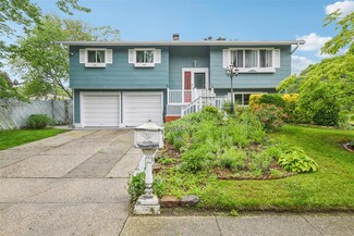 66 Radcliff Dr, Brentwood, NY 11717