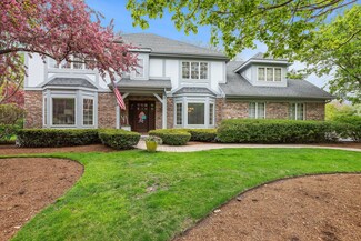 2010 Red Oak Ln, Saint Charles, IL 60174