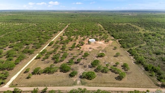 527 County Road 334, Charlotte, TX 78011