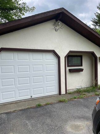 79 Brook N Pine Rd, Morrisville, VT 05661