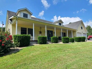363 Rocky Point Rd, Bronston, KY 42518