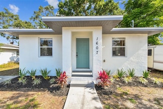 1607 34th Ave E, Bradenton, FL 34208