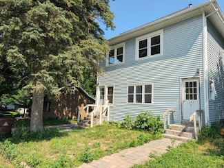 525 E Pine St, Edmore, MI 48829