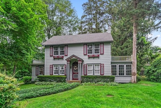 182 Vineyard Rd, Huntington, NY 11743