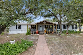 313 Lost Trail Cir, La Vernia, TX 78121