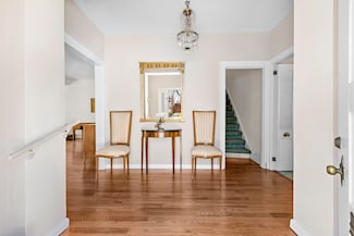 6 Kingswood Rd, Weehawken, NJ 07086