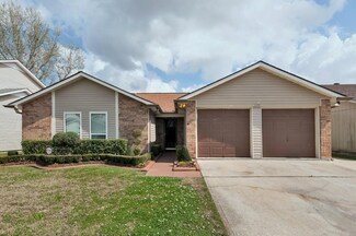 949 Kingsway Dr W, Gretna, LA 70056