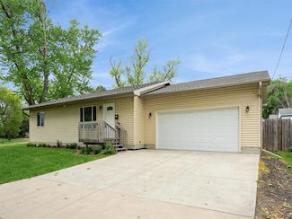 6205 SW 12th St, Des Moines, IA 50315