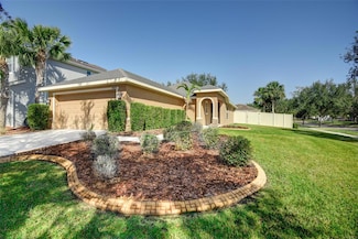 17409 New Cross Cir, Lithia, FL 33547