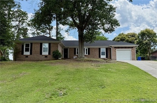 829 Dandridge Dr, Fayetteville, NC 28303